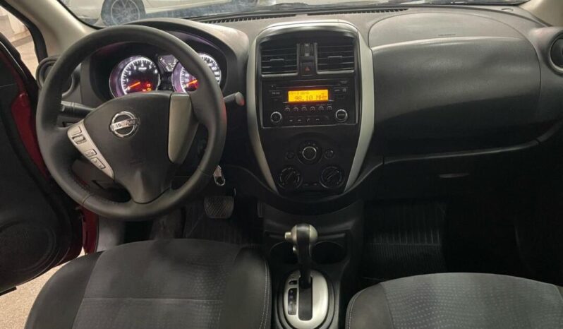 
								Nissan Versa  1.6 SL full									