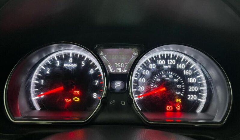 
								Nissan Versa  1.6 SL full									