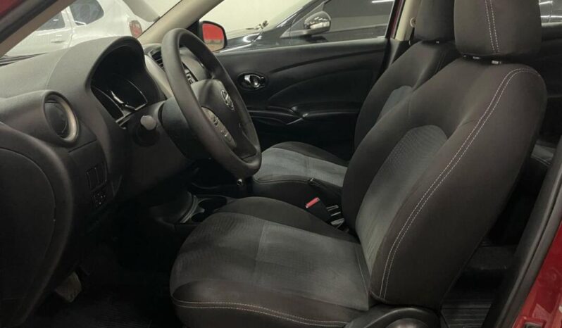 
								Nissan Versa  1.6 SL full									