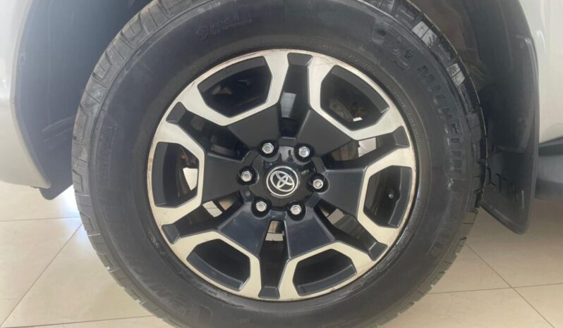 
								Toyota Hilux  2.8 SRX 4X4 full									