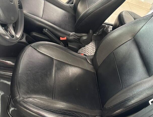 
								Renault Duster  2.0 Dinamic AT4 full									