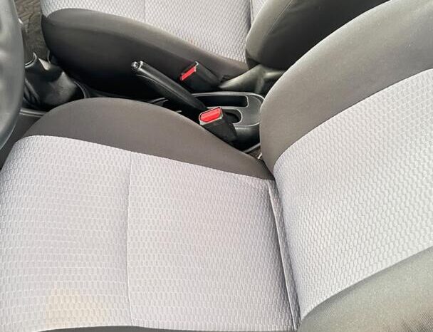 
								Nissan March  1.0 full									