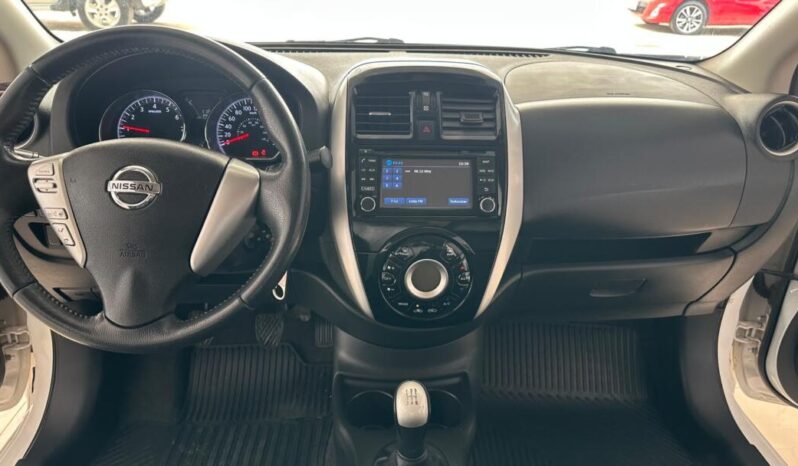 
								Nissan Versa  1.6 Unique full									