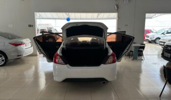 
									Nissan Versa  1.6 Unique full								